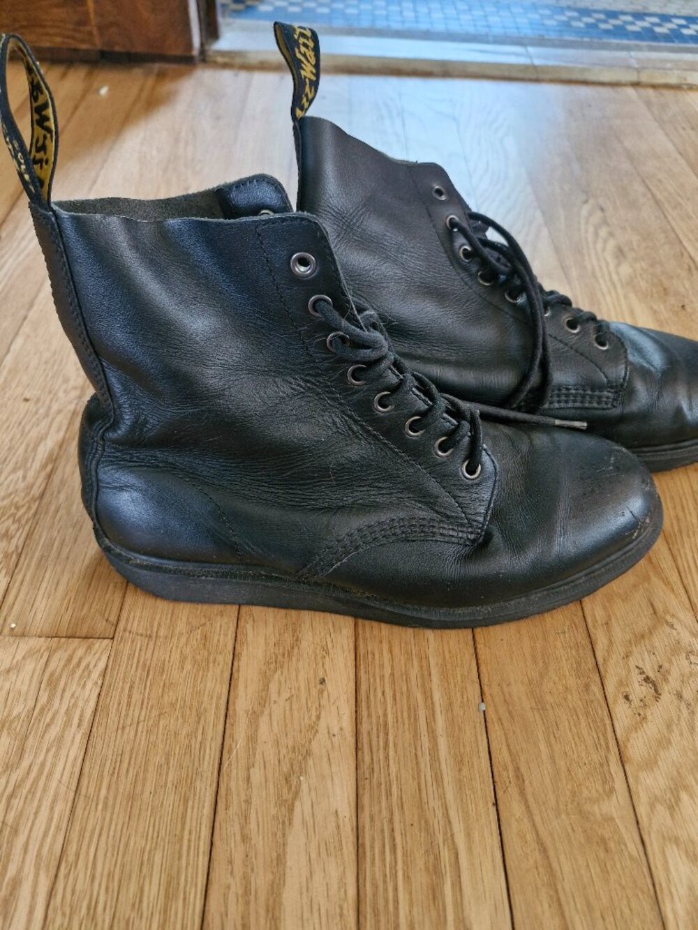 Dr. Martens Whiton boots